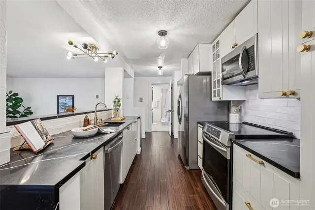 $389,900 | 3700 26th Place West, Unit 203, Seattle, WA 98199