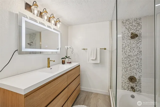 $389,900 | 3700 26th Place West, Unit 203, Seattle, WA 98199