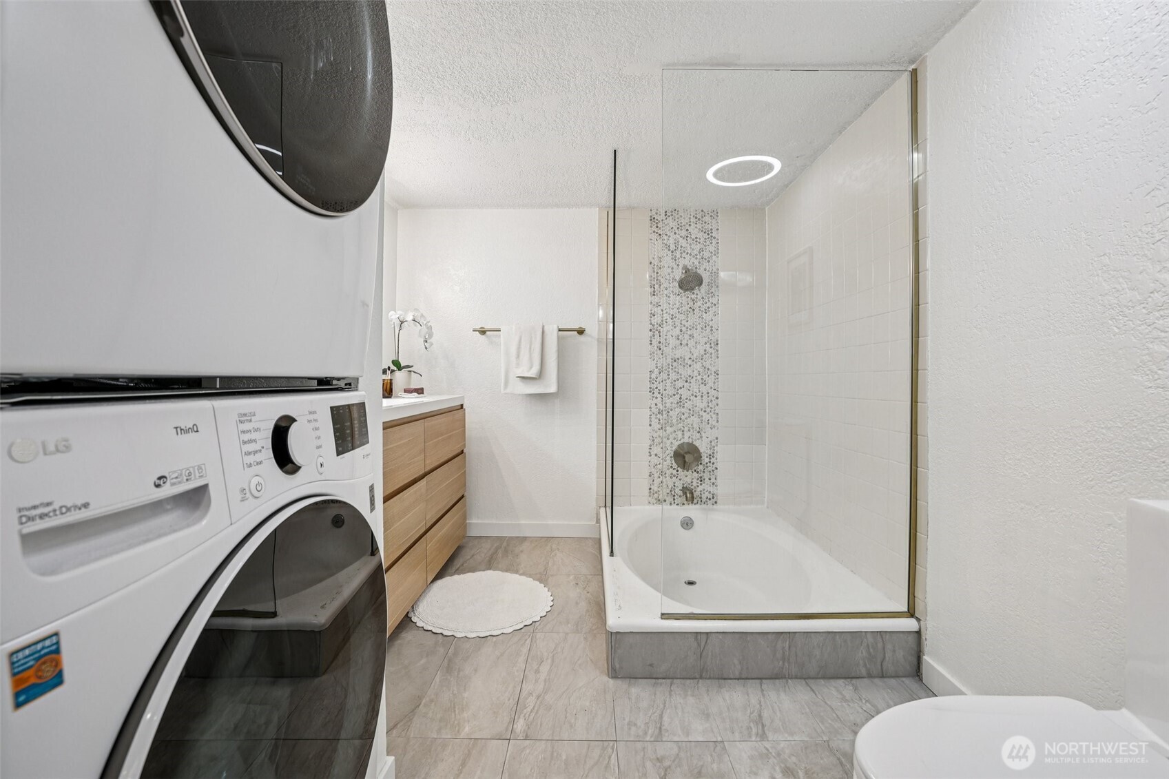 3700 26th Place West, Unit 203 Seattle, WA 98199 - Photo 14 of 38