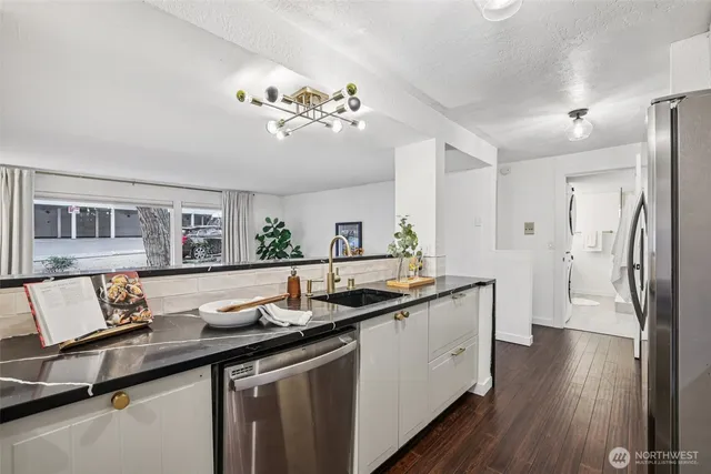 $389,900 | 3700 26th Place West, Unit 203, Seattle, WA 98199