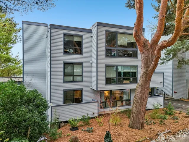 $389,900 | 3700 26th Place West, Unit 203, Seattle, WA 98199