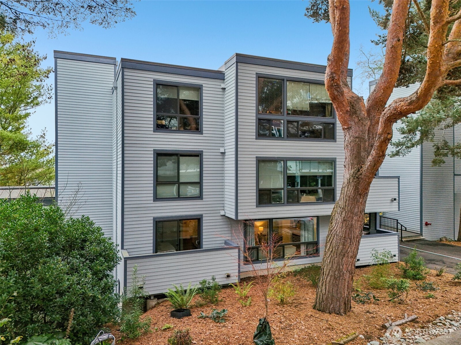 3700 26th Place West, Unit 203 Seattle, WA 98199 - Photo 21 of 38