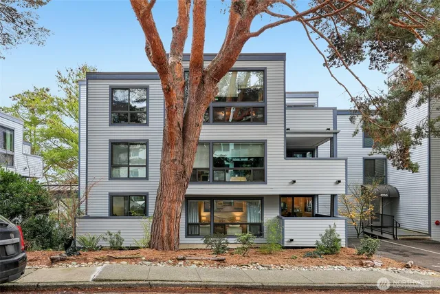 $389,900 | 3700 26th Place West, Unit 203, Seattle, WA 98199