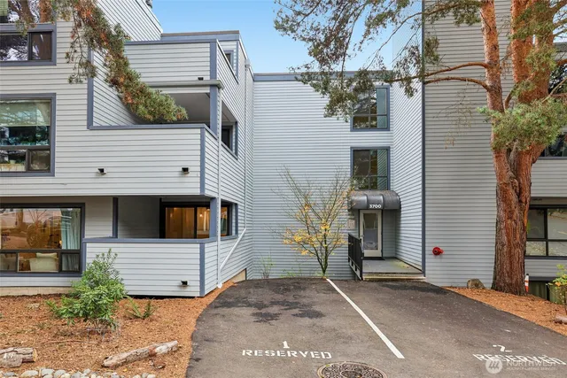 $389,900 | 3700 26th Place West, Unit 203, Seattle, WA 98199