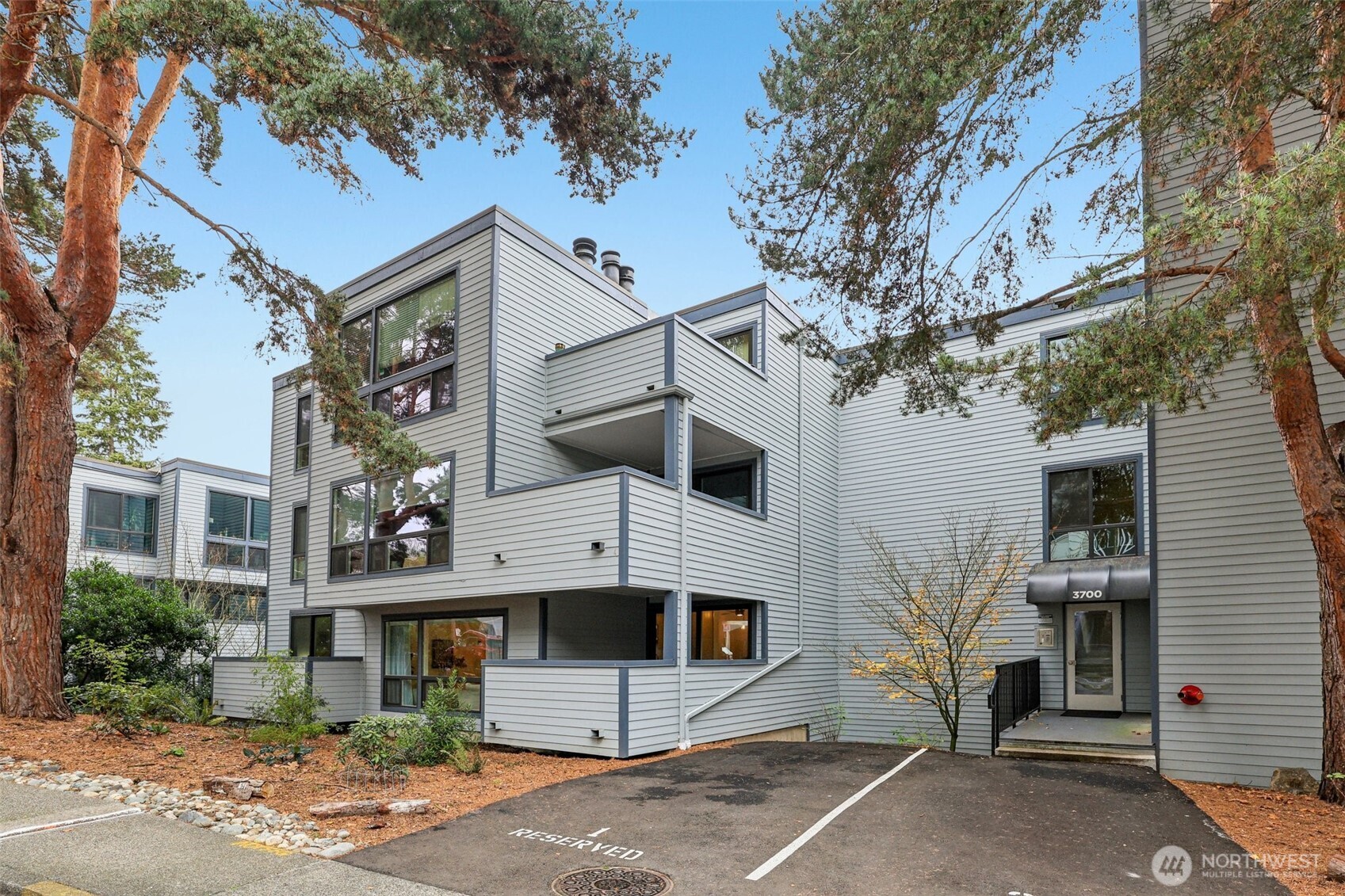 3700 26th Place West, Unit 203 Seattle, WA 98199 - Photo 24 of 38
