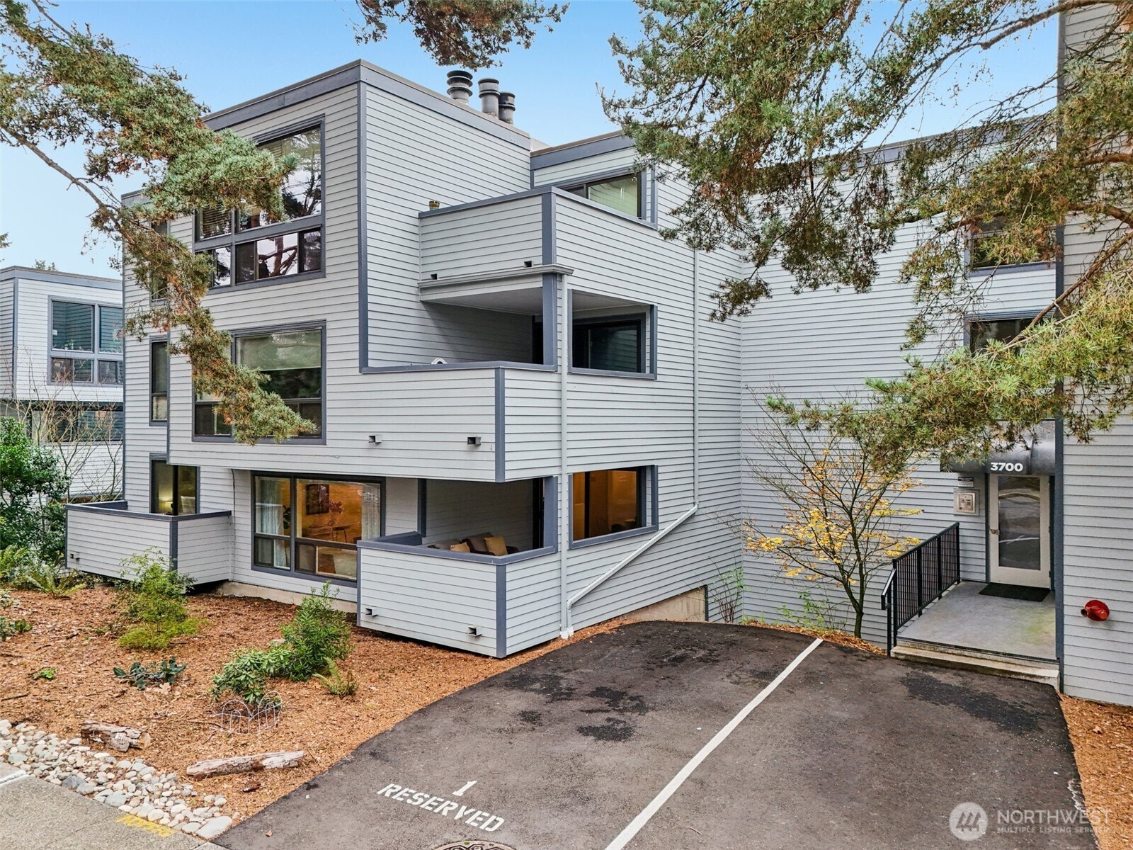 3700 26th Place West, Unit 203 Seattle, WA 98199 - Photo 25 of 38