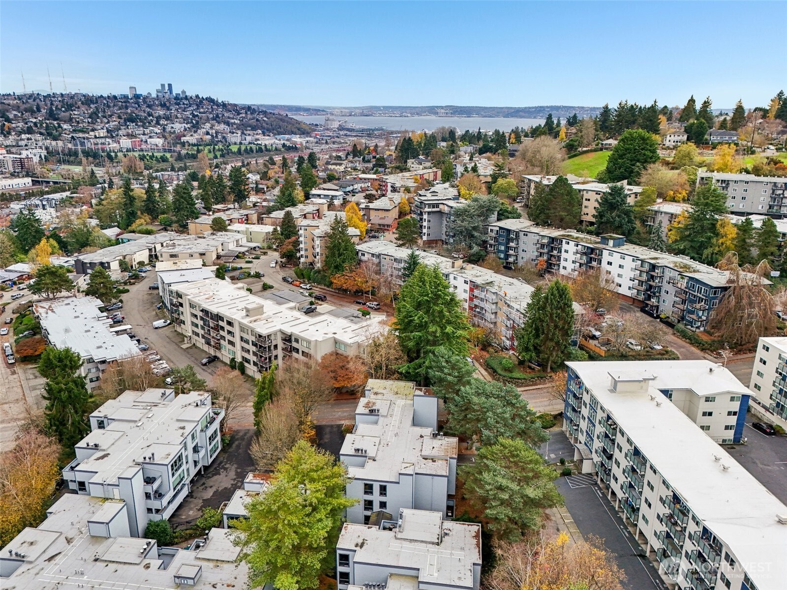 3700 26th Place West, Unit 203 Seattle, WA 98199 - Photo 32 of 38