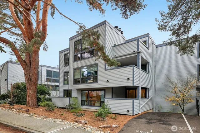 $389,900 | 3700 26th Place West, Unit 203, Seattle, WA 98199