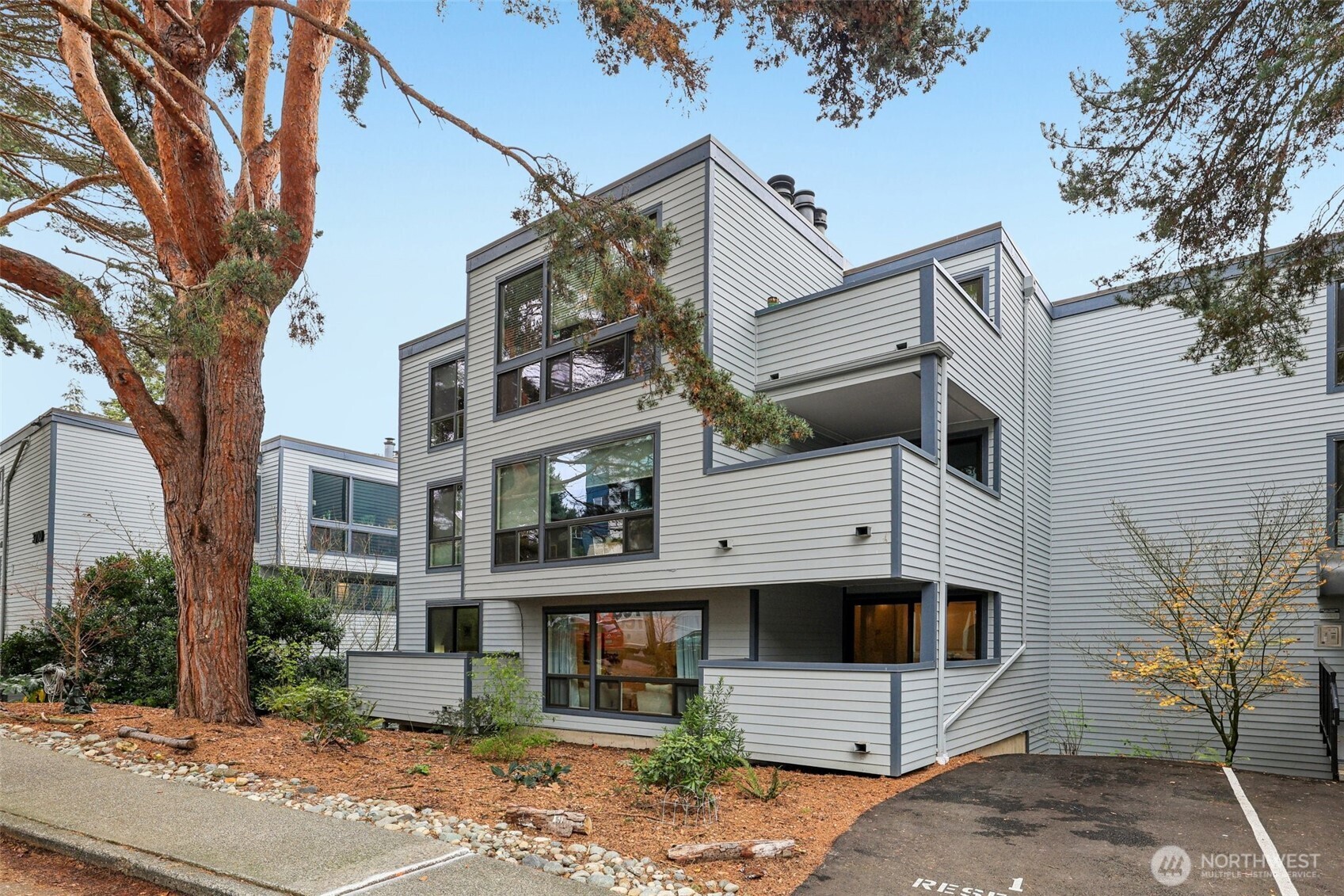 3700 26th Place West, Unit 203 Seattle, WA 98199 - Photo 38 of 38