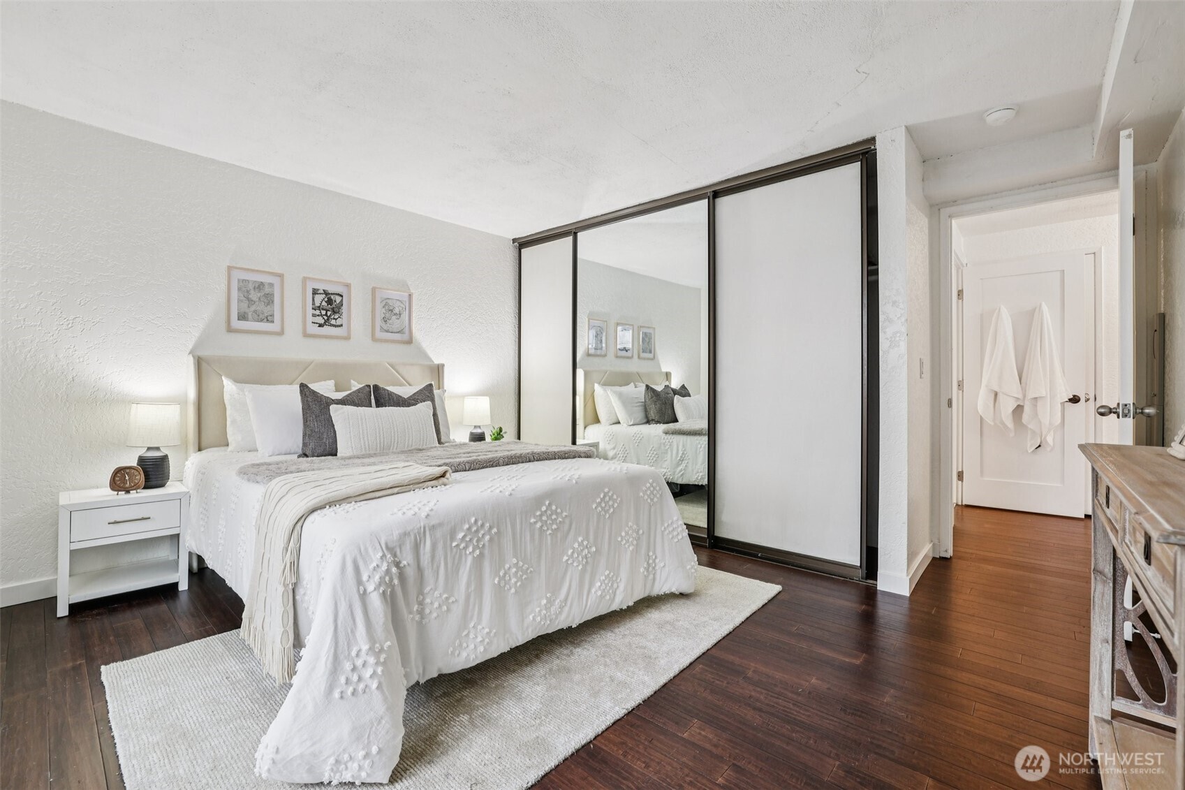 3700 26th Place West, Unit 203 Seattle, WA 98199 - Photo 5 of 38