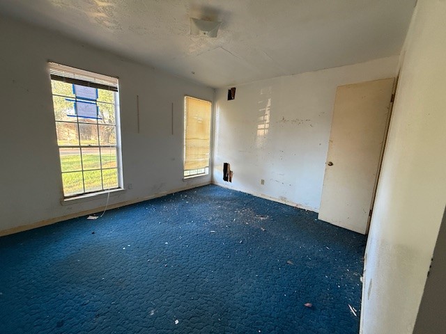 338 Coach Lamp Lane Houston, TX 77060 - Photo 7 of 10 an empty room with windows