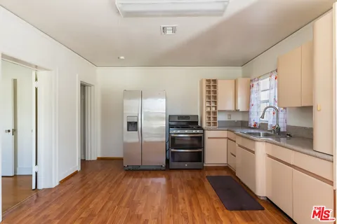 $1,999,000 | 955 South Highland Avenue, Los Angeles, CA 90036