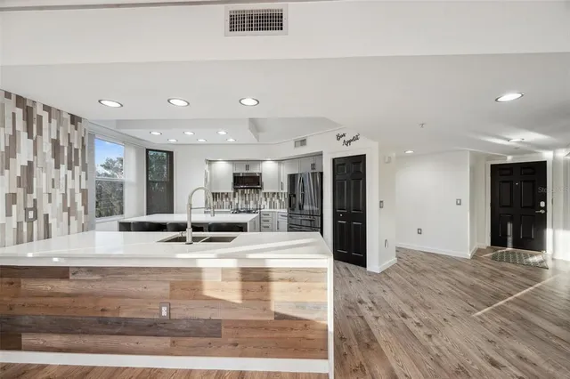 $529,990 | 960 Starkey Road, Unit 3406, Largo, FL 33771