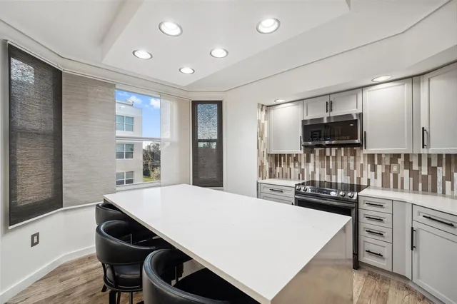 $529,990 | 960 Starkey Road, Unit 3406, Largo, FL 33771