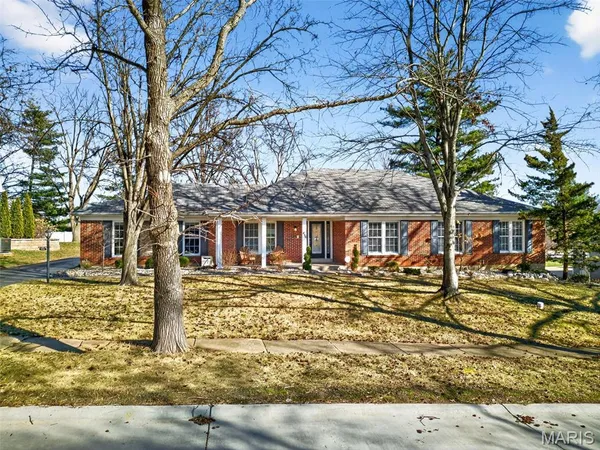 $654,000 | 416 Caprice Gardens Court, Ballwin, MO 63011