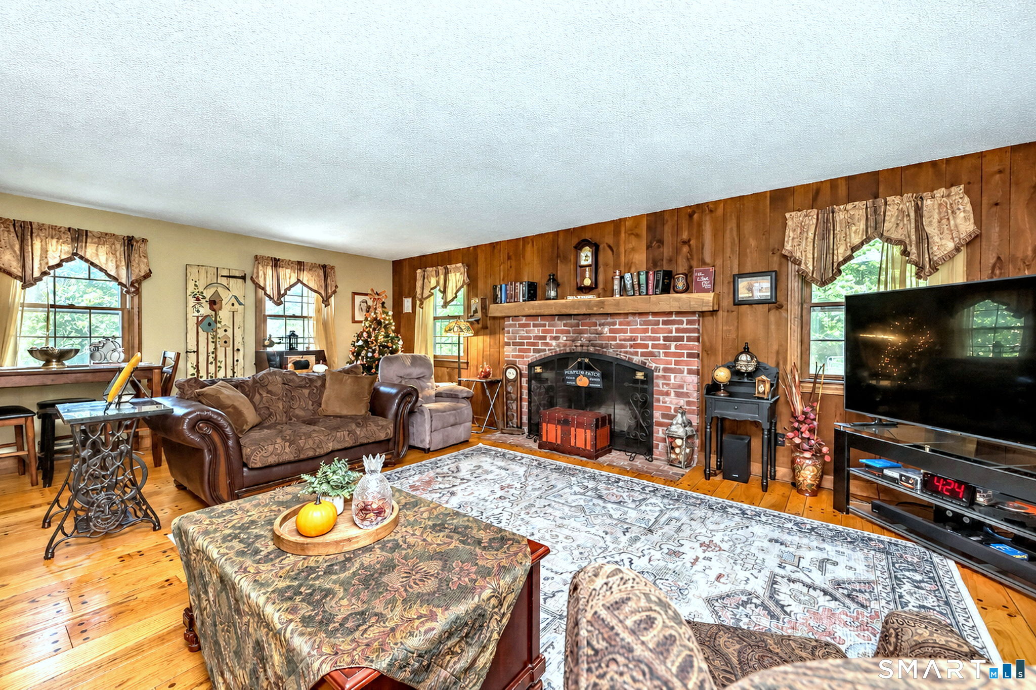 567 Orange Center Road Orange, CT 06477 - Photo 17 of 40 Gallery Image 17