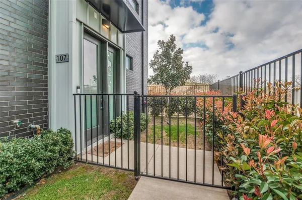 $2,507 | 1813 Park Avenue, Unit 107, Dallas, TX 75215