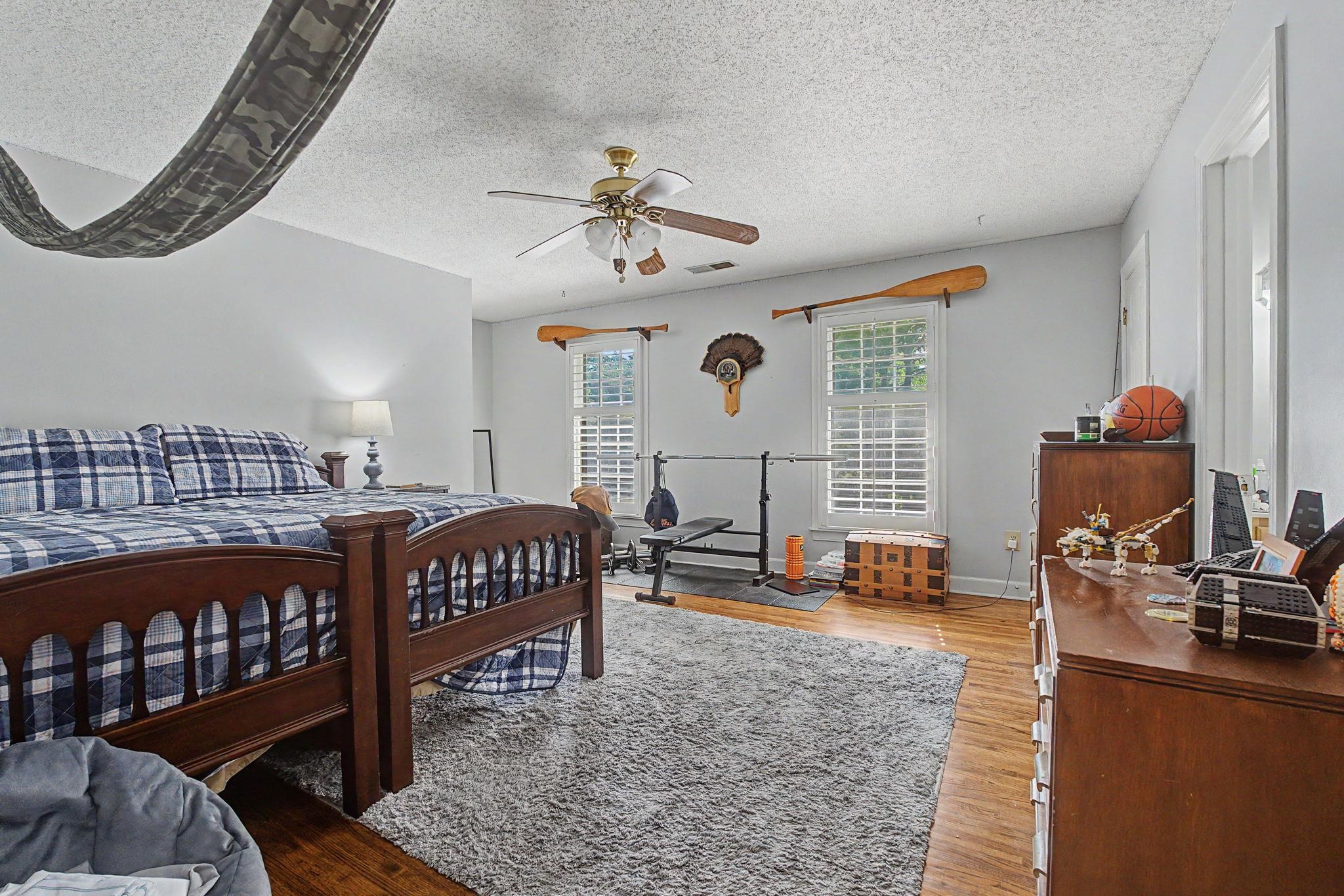 1929 Miller Farms Road Germantown, TN 38138 - Photo 27 of 40 Spacious room with light-colored walls and wood-finish flooring
