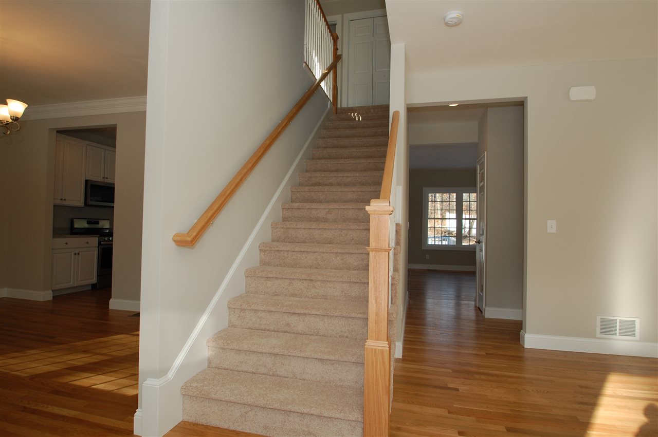 68 Hall Road Londonderry, NH 03053 - Photo 11 of 23