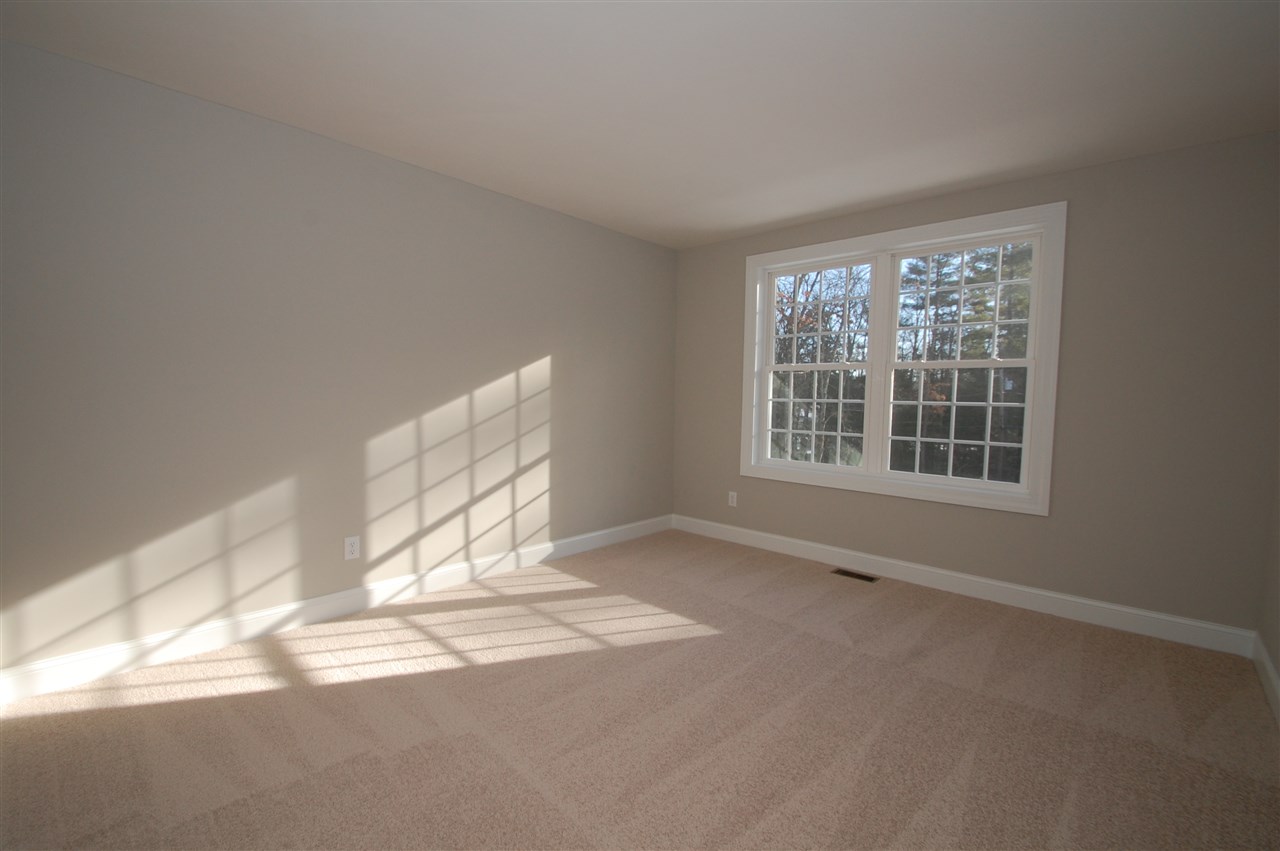 68 Hall Road Londonderry, NH 03053 - Photo 12 of 23