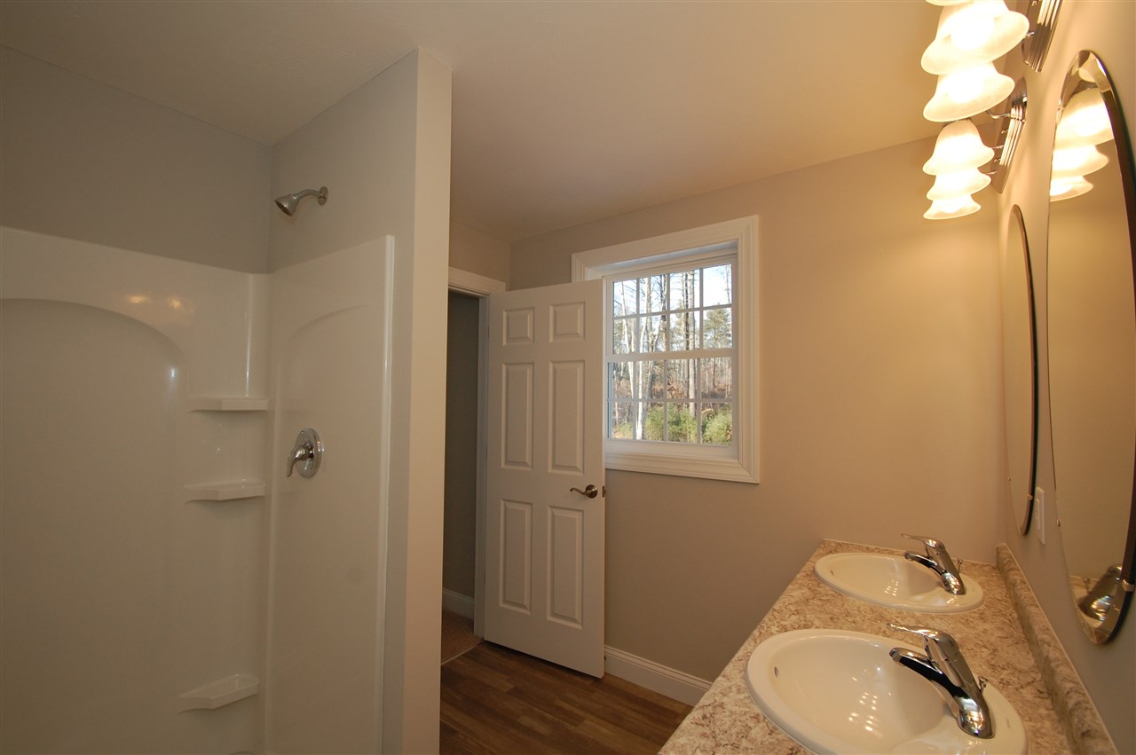 68 Hall Road Londonderry, NH 03053 - Photo 14 of 23