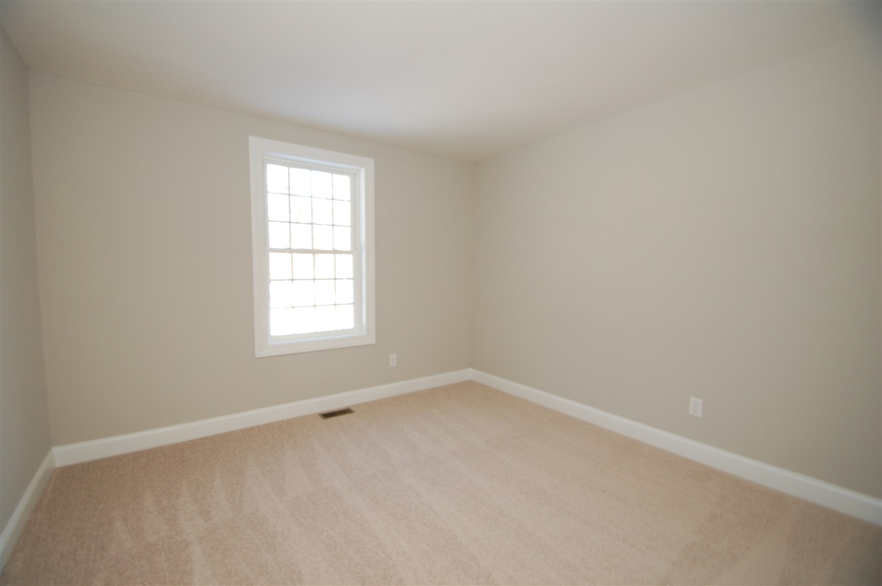 68 Hall Road Londonderry, NH 03053 - Photo 15 of 23