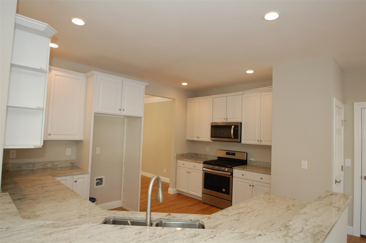 68 Hall Road Londonderry, NH 03053 - Photo 4 of 23