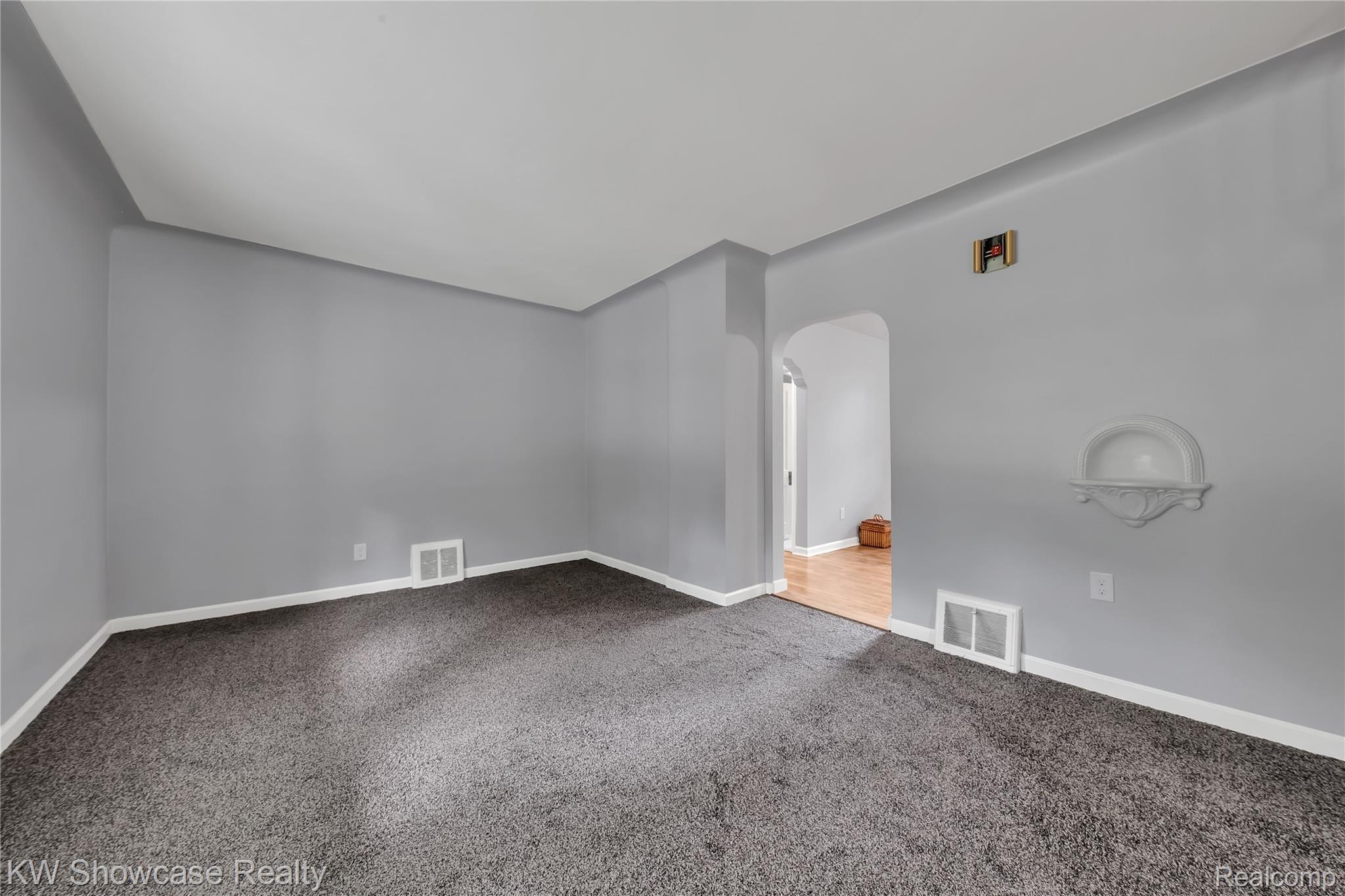 21630 Berg Road Southfield, MI 48033 - Photo 8 of 31 FAMILY ROOM