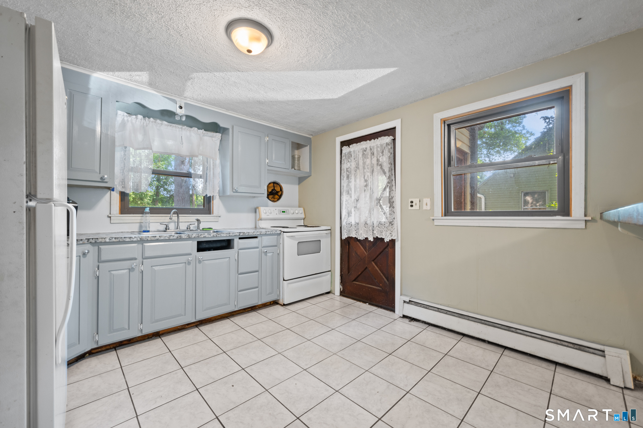 128 Capen Street Windsor, CT 06095 - Photo 4 of 29