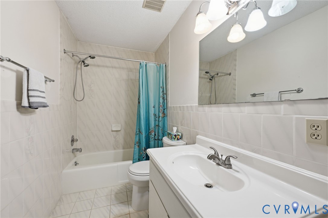19001 Duval Road Moseley, VA 23120 - Photo 27 of 35 Hall Bath