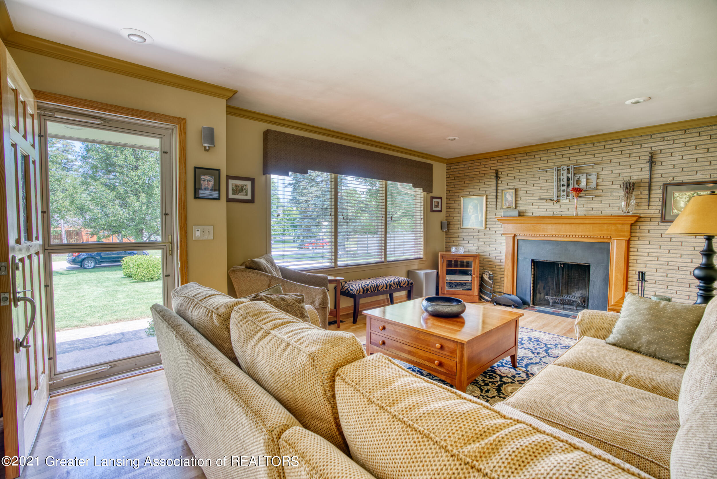 4113 Elizabeth Road Lansing, MI 48917 - Photo 2 of 34 Living Room