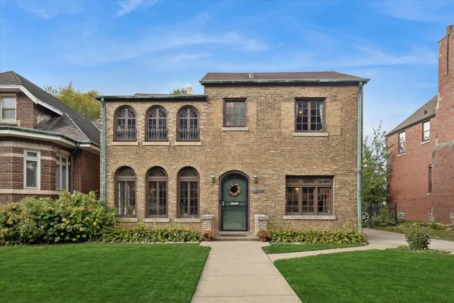 $525,000 | 10148 South Oakley Avenue, Chicago, IL 60643