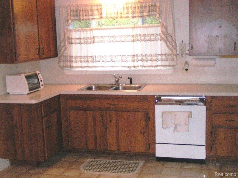 Spacious Kitchen