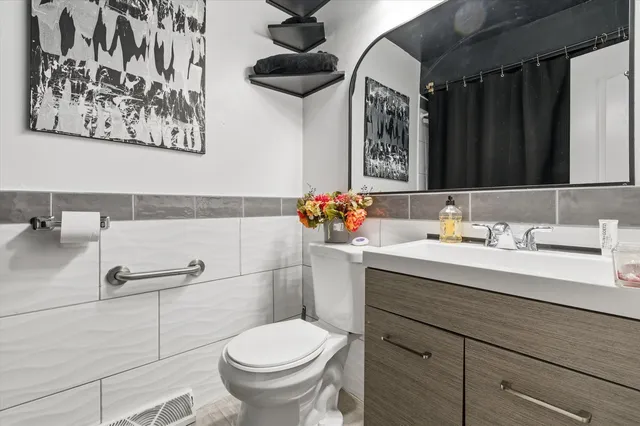 $168,000 | 9904 South State Street, Unit B, Chicago, IL 60628