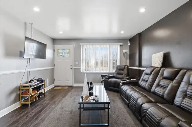 $168,000 | 9904 South State Street, Unit B, Chicago, IL 60628