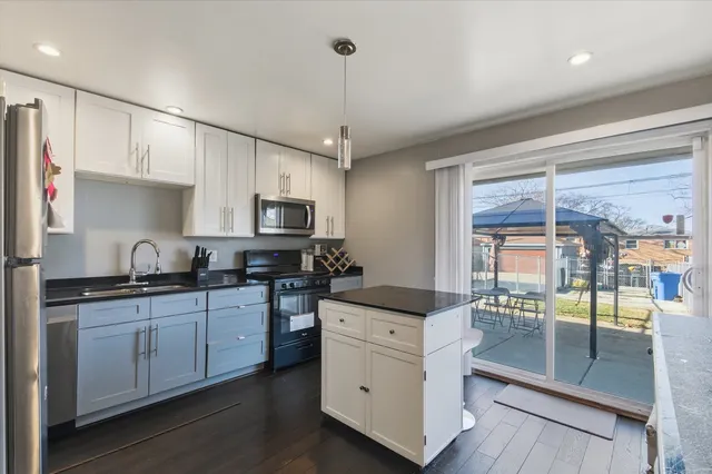 $168,000 | 9904 South State Street, Unit B, Chicago, IL 60628