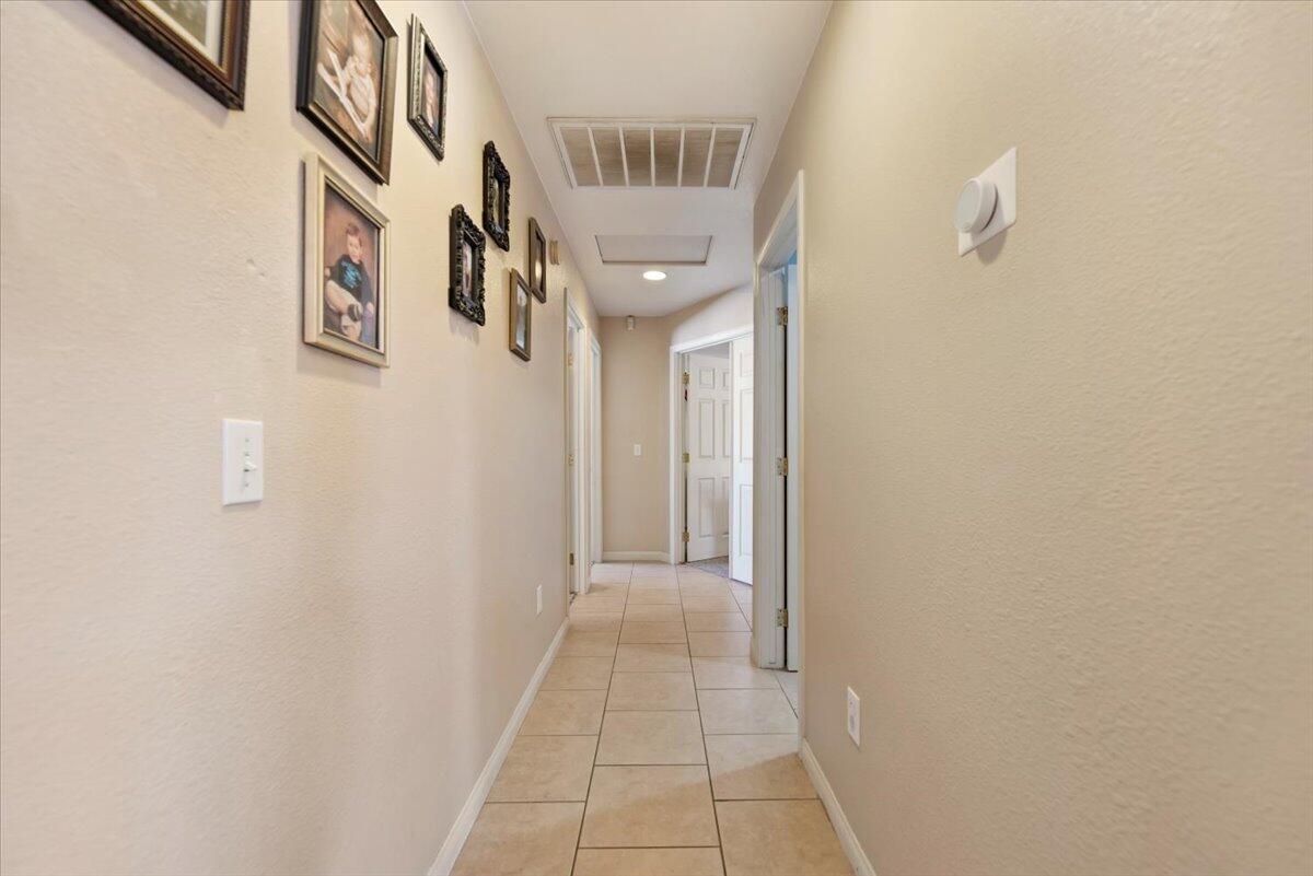 7562 Inca Trail Yucca Valley, CA 92284 - Photo 18 of 46 21-Hallway