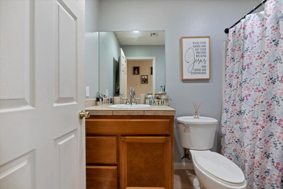 7562 Inca Trail Yucca Valley, CA 92284 - Photo 20 of 46 23-Bathroom