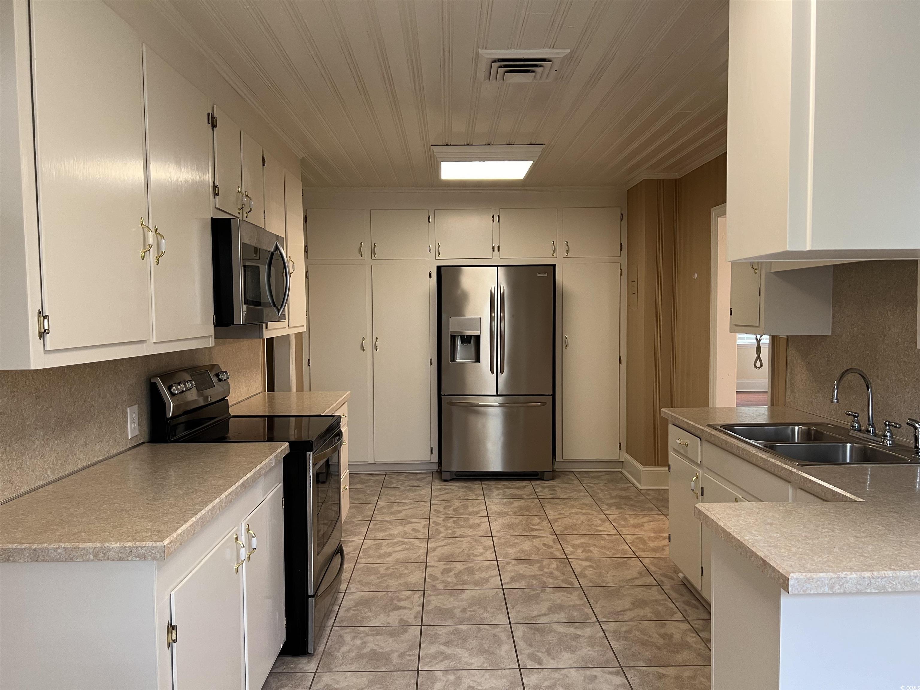 880 Horry Road Conway, SC 29526 - Photo 8 of 16 Kitchen with appliances with stainless steel finis
