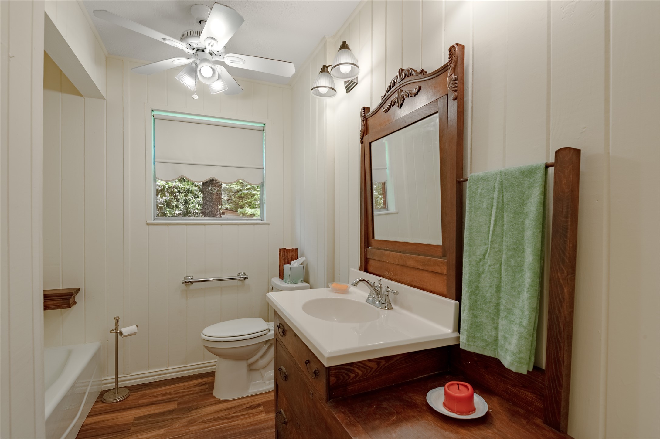 118 Pine Ridge Lane Huntsville, TX 77340 - Photo 25 of 36 Guest Bathroom