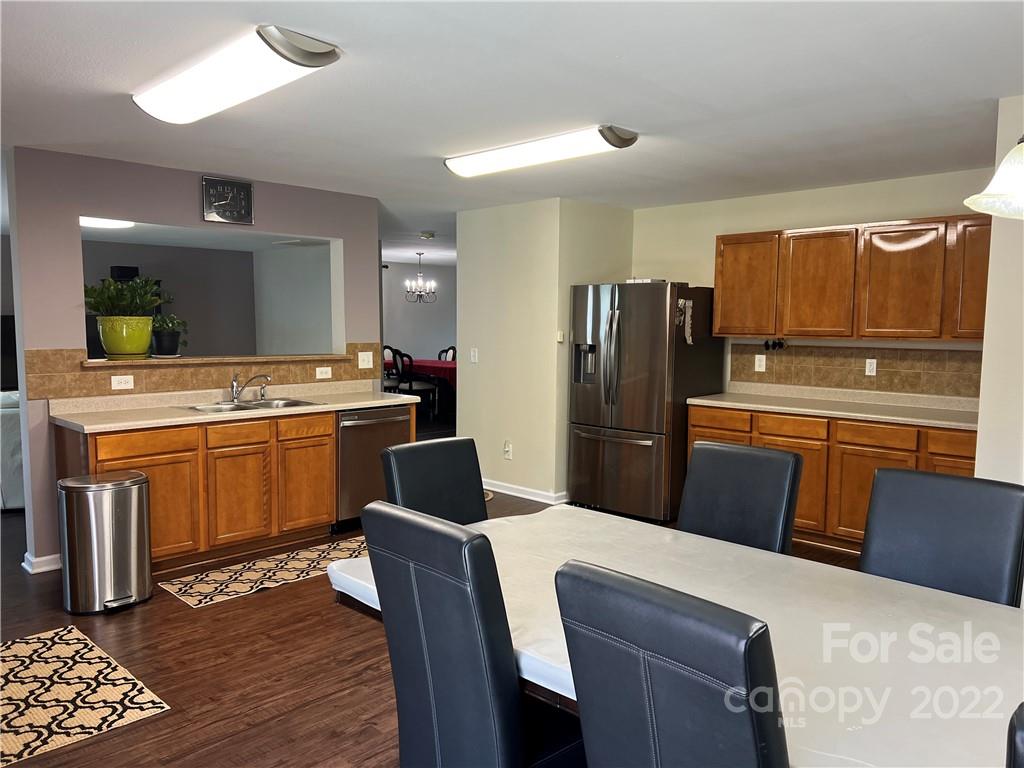 8708 Chalkstone Road Charlotte, NC 28216 - Photo 8 of 14 Gallery Image 8