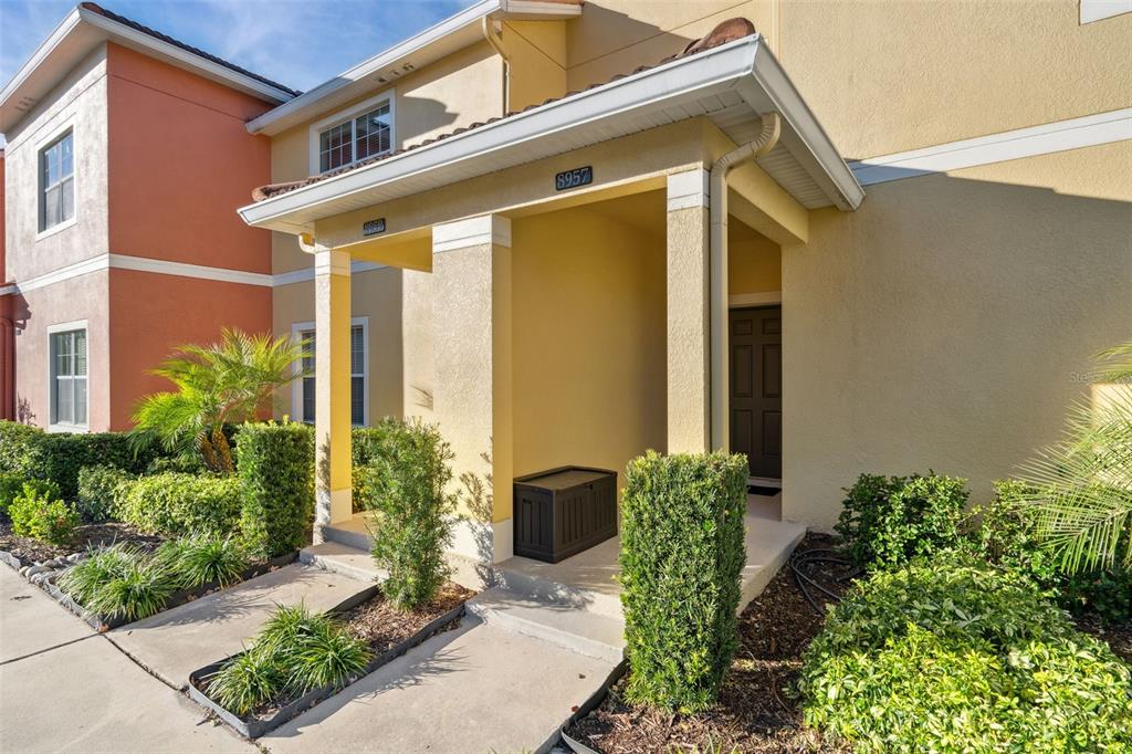 8957 Sugar Palm Road Kissimmee, FL 34747 - Photo 2 of 68 a front view of a house with garden