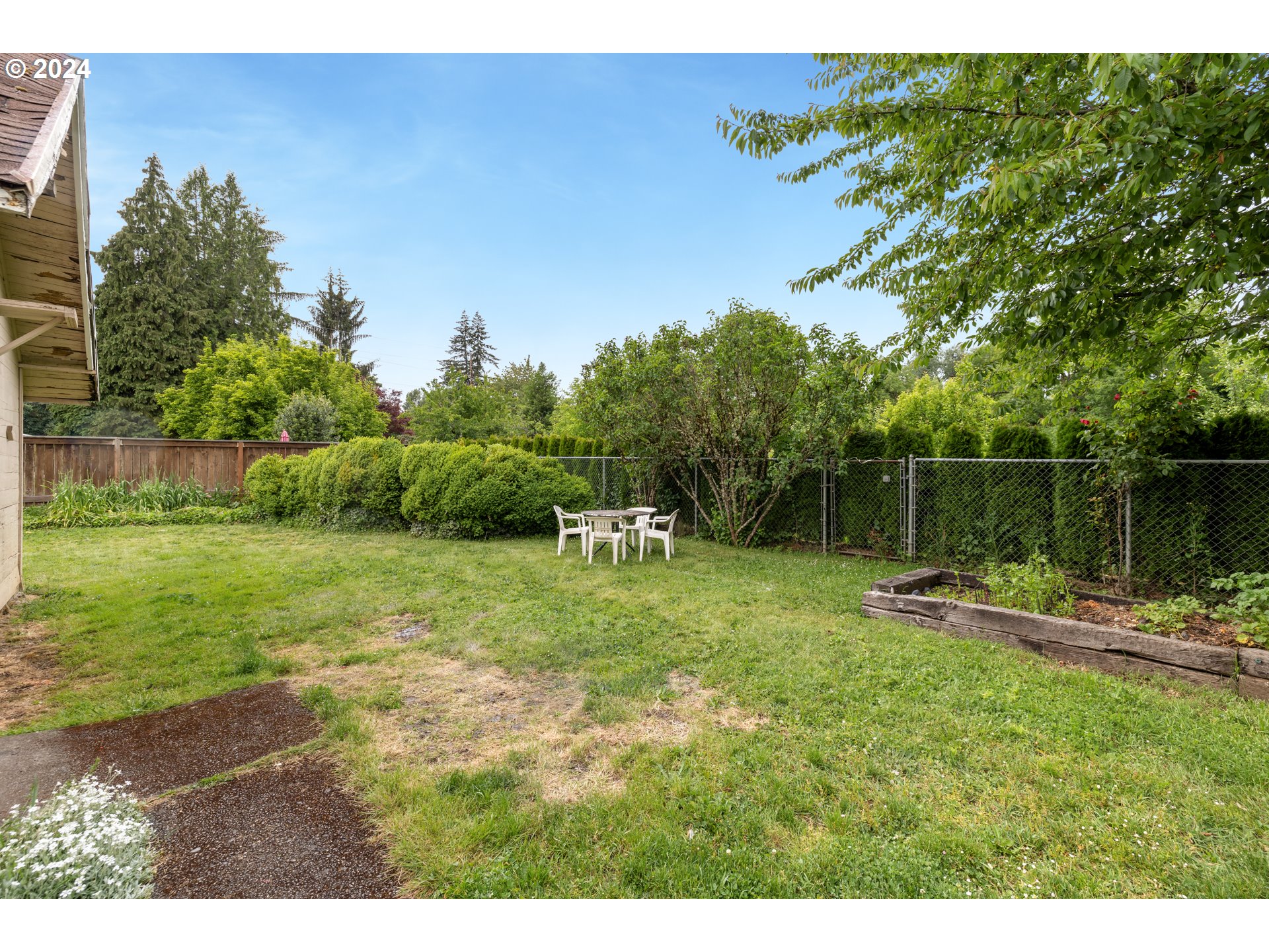 140 Southeast Lamson Street Willamina, OR 97396 - Photo 30 of 46 a backyard of a house with lots of green space