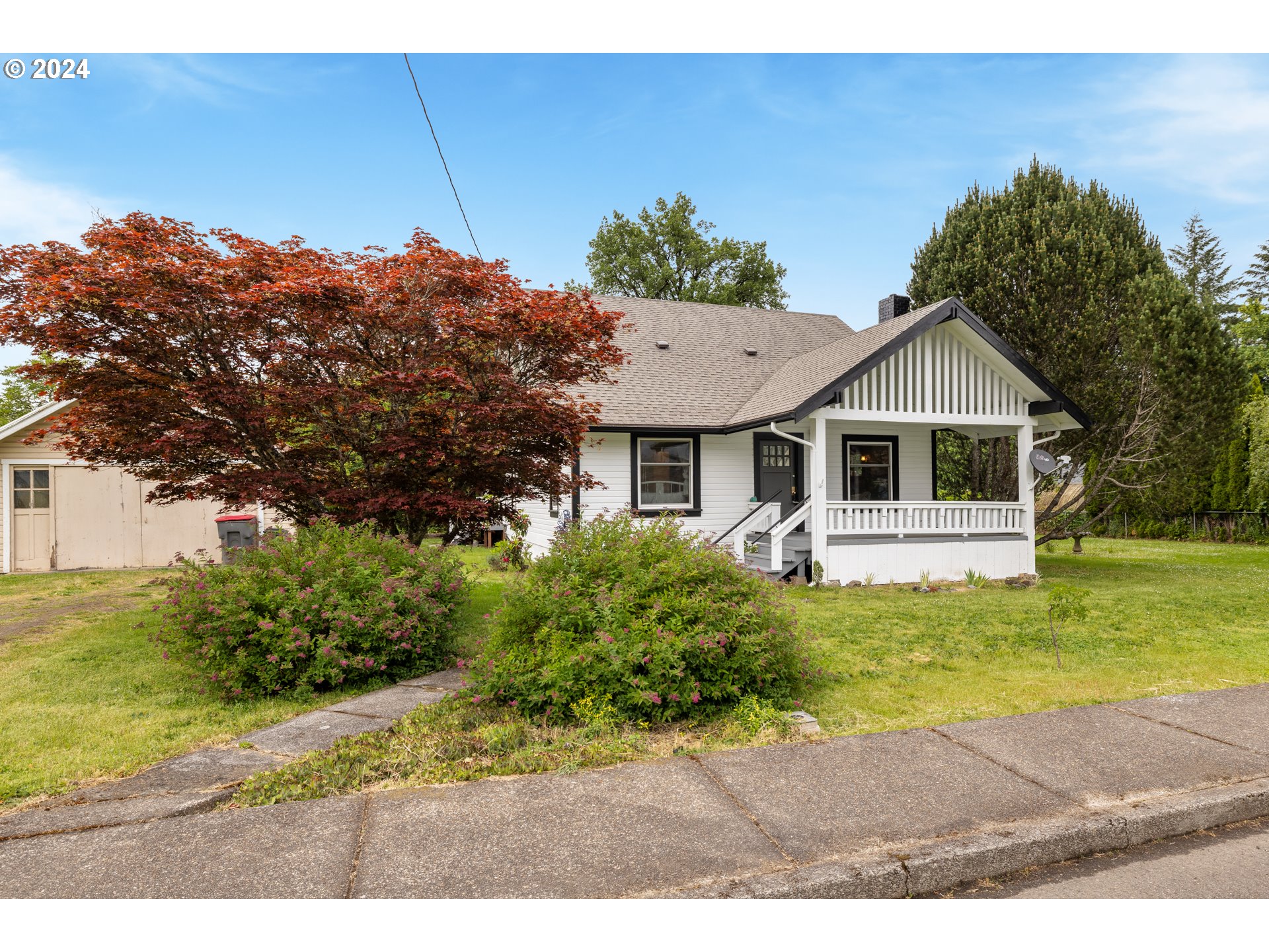 140 Southeast Lamson Street Willamina, OR 97396 - Photo 45 of 46 a front view of a house with a garden