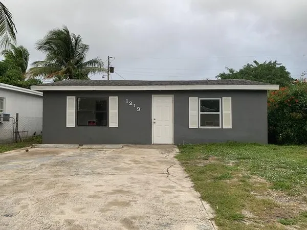 $2,300 | 1219 Highland Road, Lantana, FL 33462