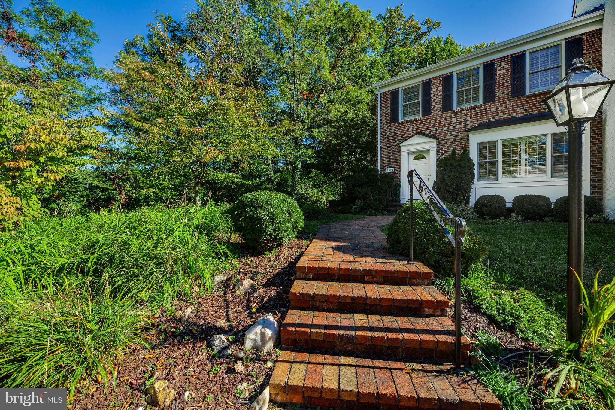 6401 Wainfleet Court Springfield, VA 22152 - Photo 2 of 42 Gallery Image 2