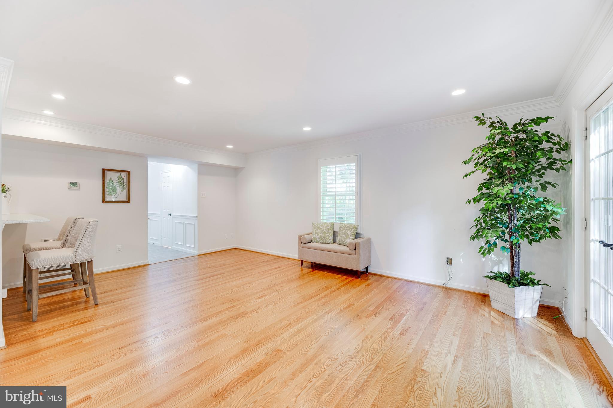 6401 Wainfleet Court Springfield, VA 22152 - Photo 11 of 42 Gallery Image 11