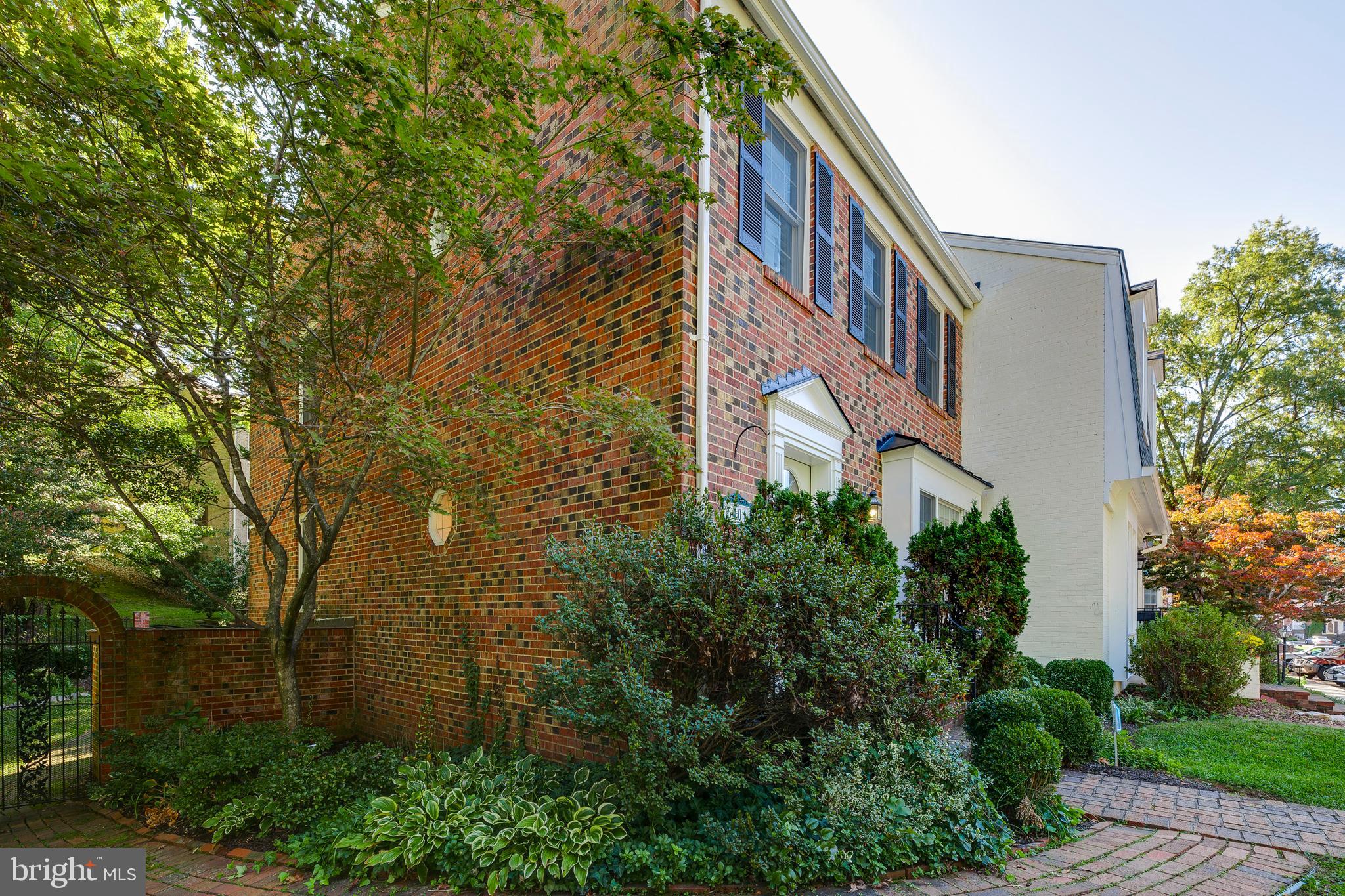 6401 Wainfleet Court Springfield, VA 22152 - Photo 4 of 42 Gallery Image 4