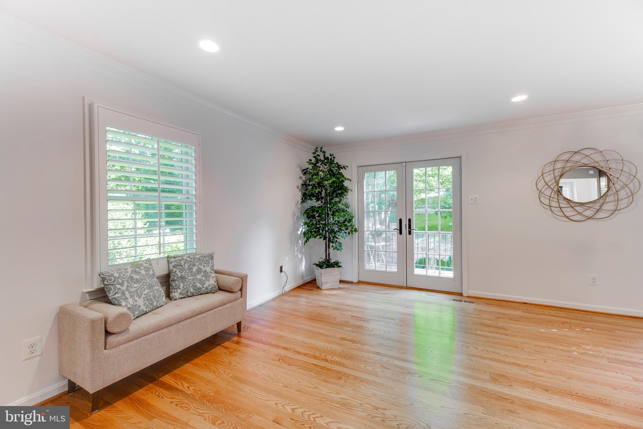 6401 Wainfleet Court Springfield, VA 22152 - Photo 10 of 42 Gallery Image 10