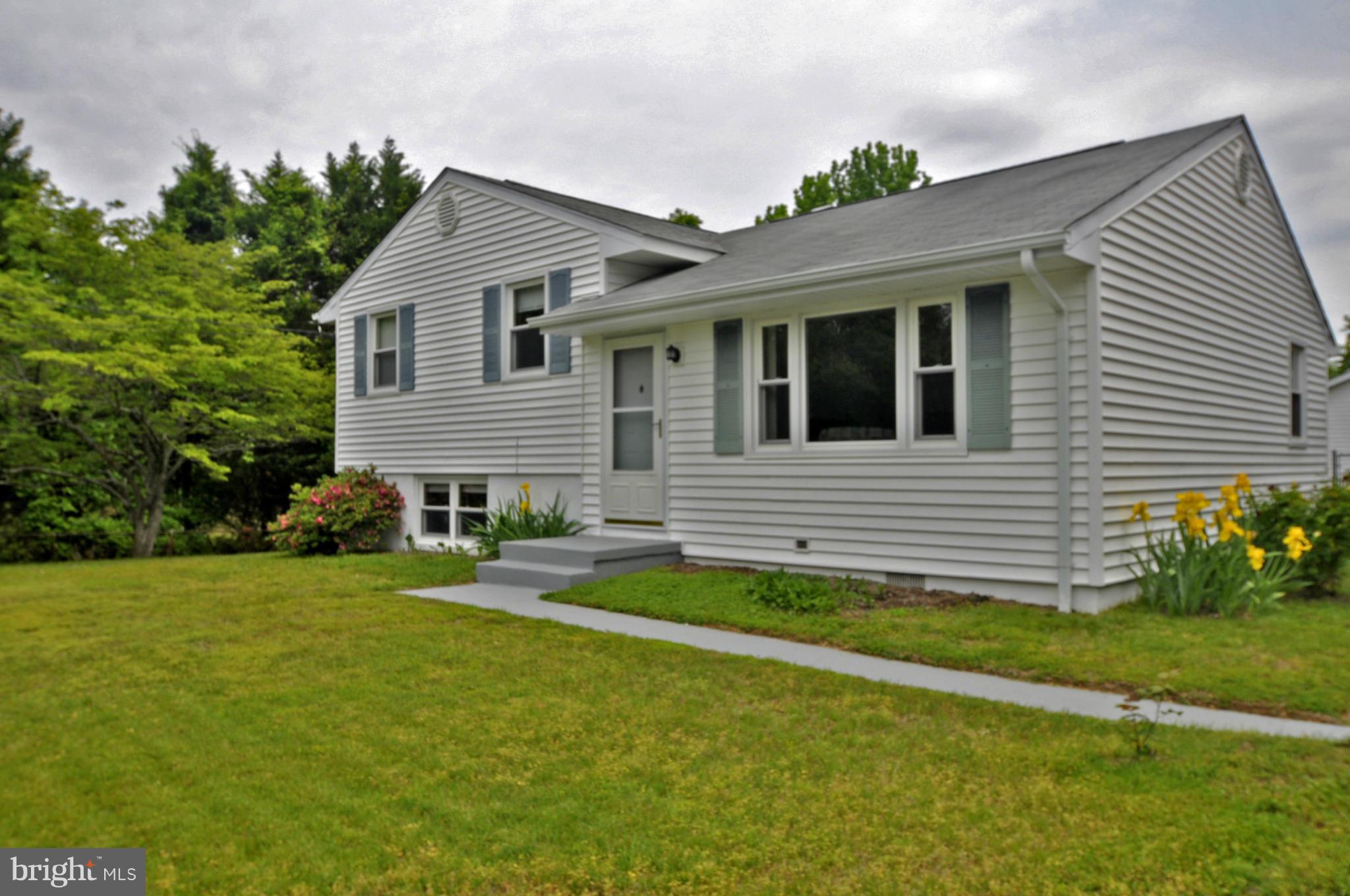 205 Holly Road Edgewater, MD 21037 - Photo 1 of 16 Exterior (Front)